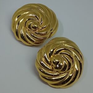* vintage Ciner large gold tone swirl shell? clip on earrings